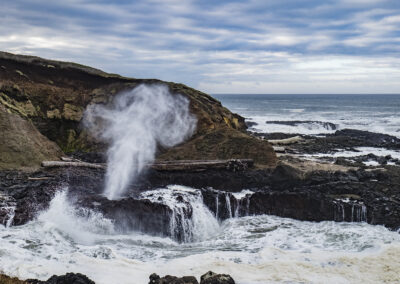 Seascape photograph of the Spouting Horn in Oregon
