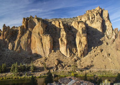 Landscape photo with eroded sheer cliffs overlooking an Oregon lake